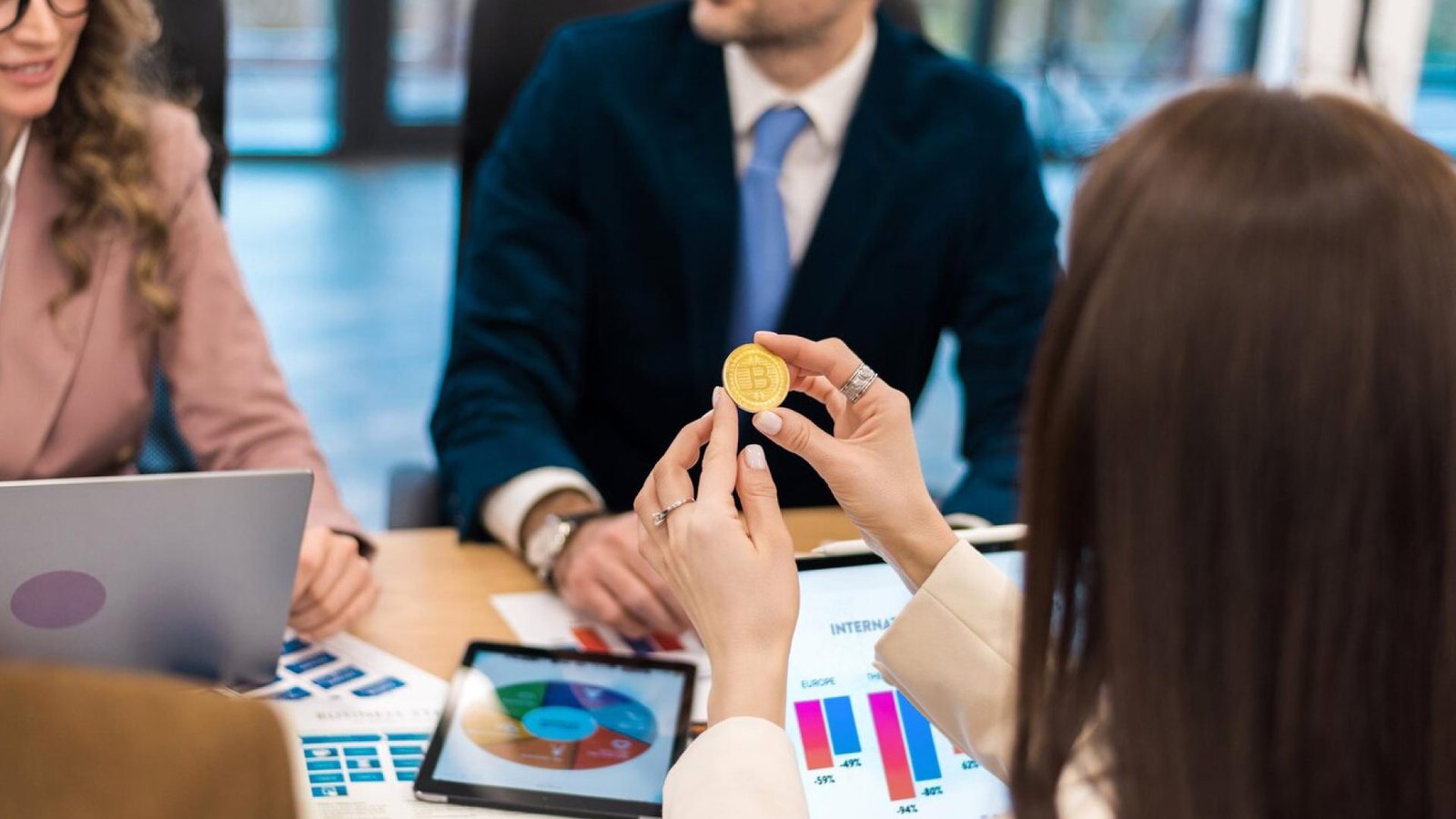 Arcadia Capital Advises Conquer on Full Circle Acquisition