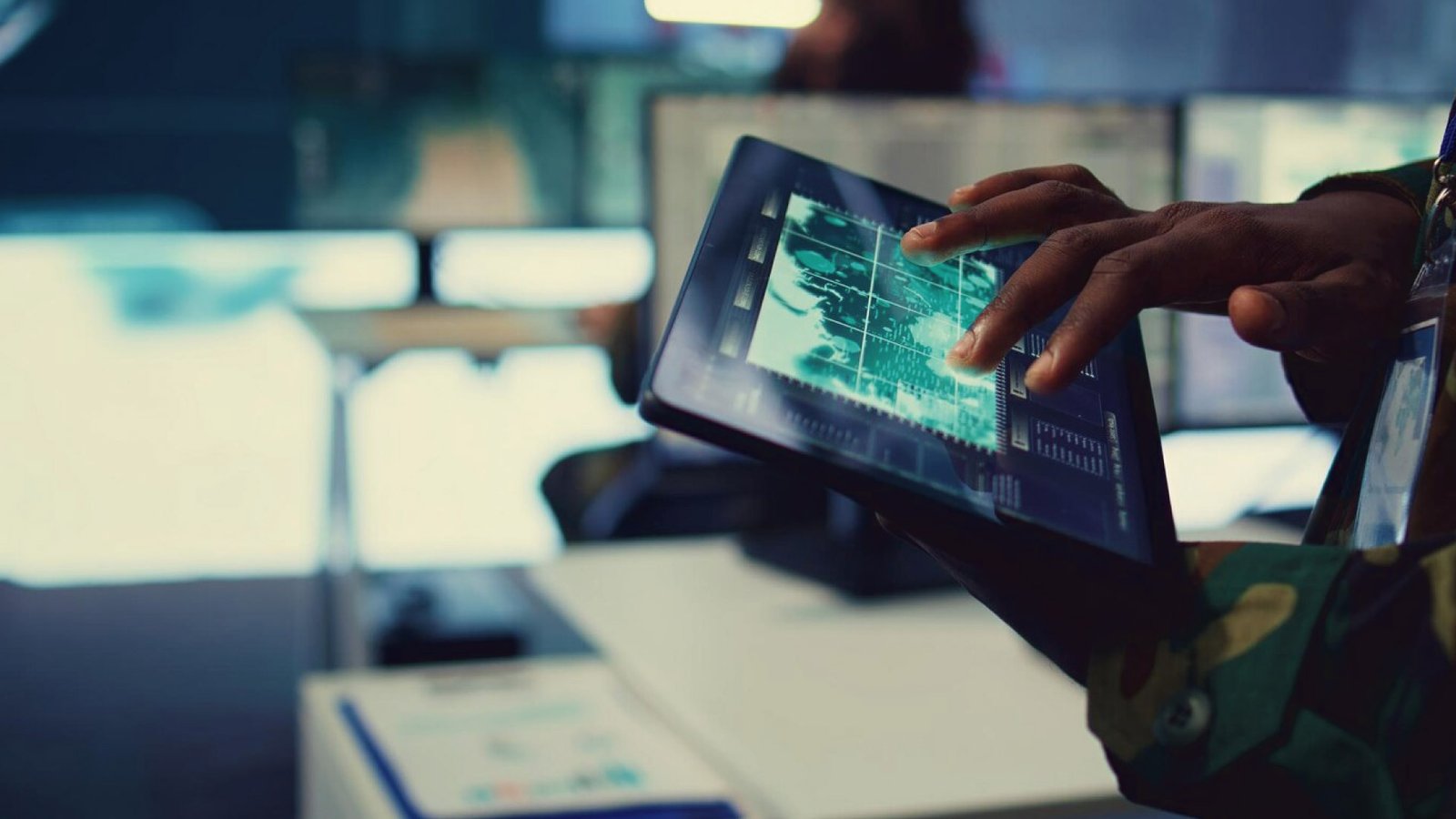 Lyntia Networks leveraging Oracle Communications cloud native OSS solutions for telecom infrastructure automation.