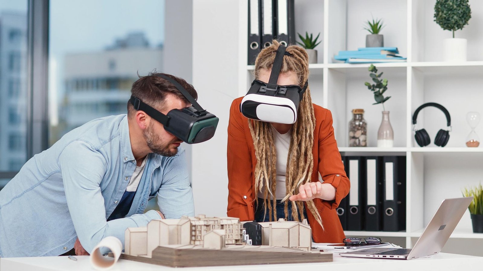 K1-backed PropTech team using VR for real estate planning.