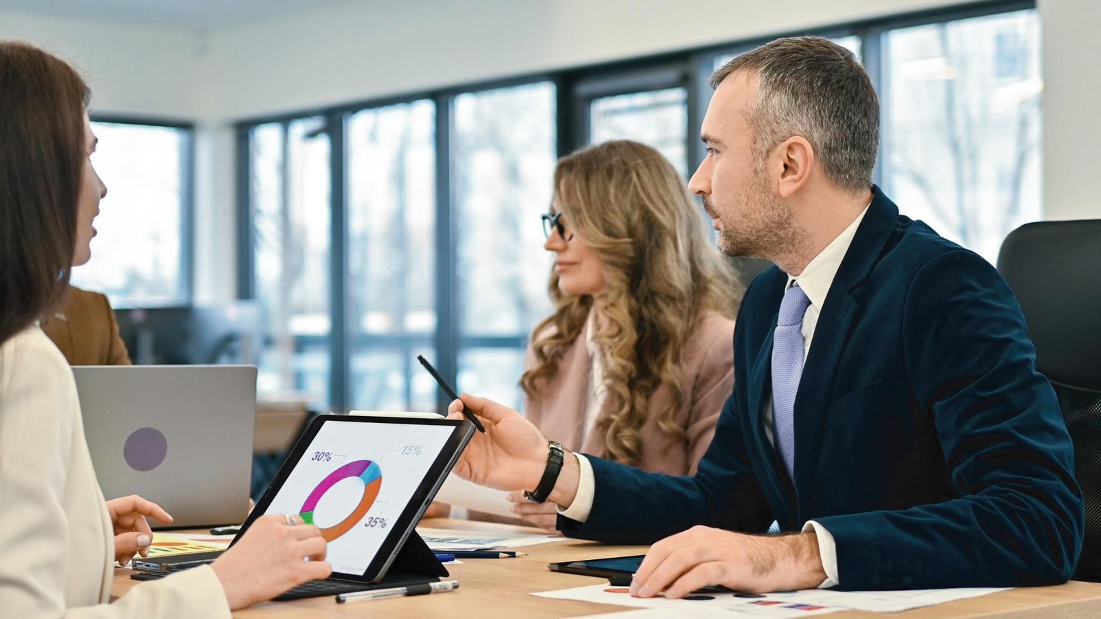 AI-Driven Competitive Intelligence Critical for 2025 Market