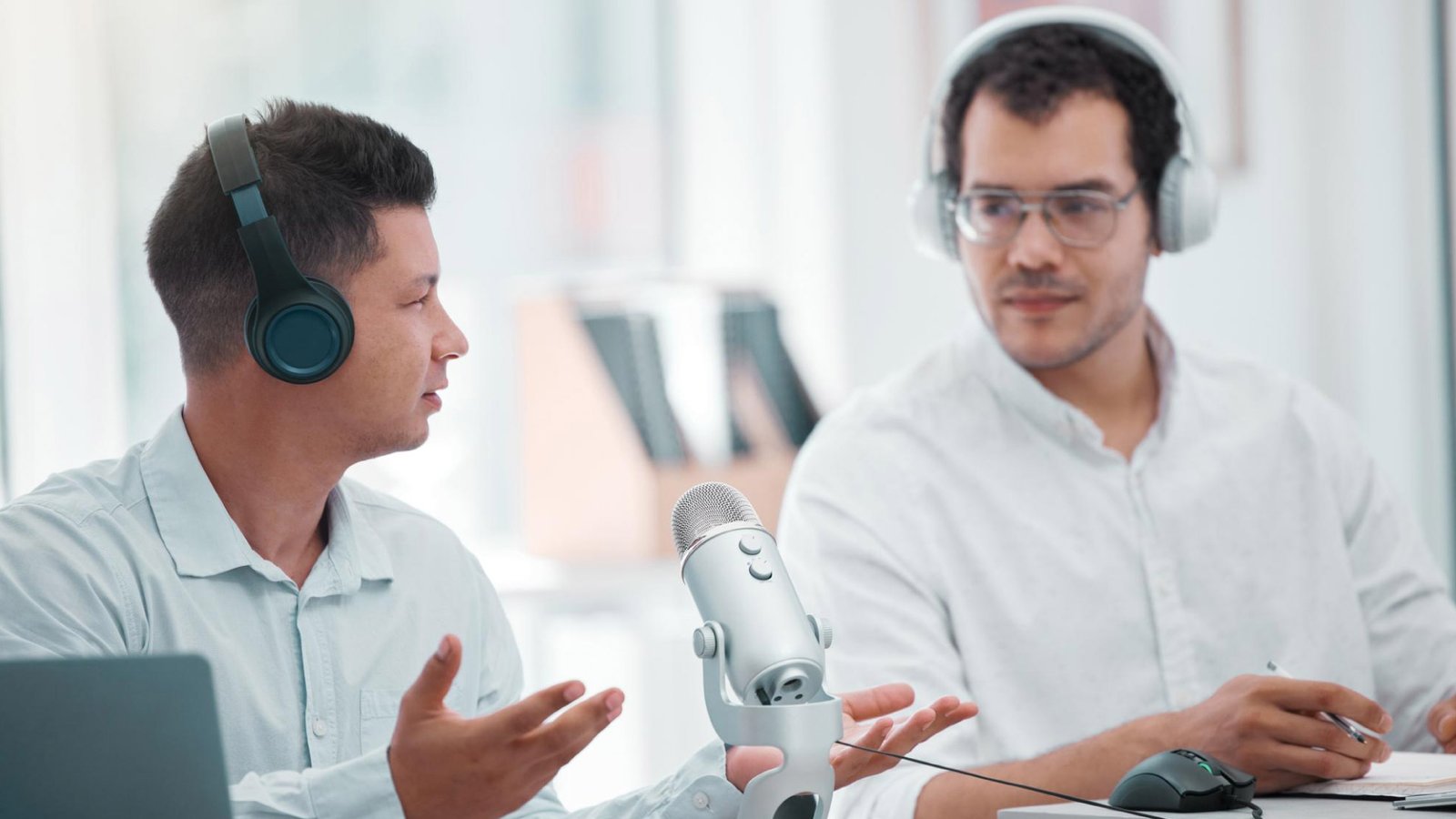 How Voice Assistants and Chatbots Are Transforming Learning Experiences