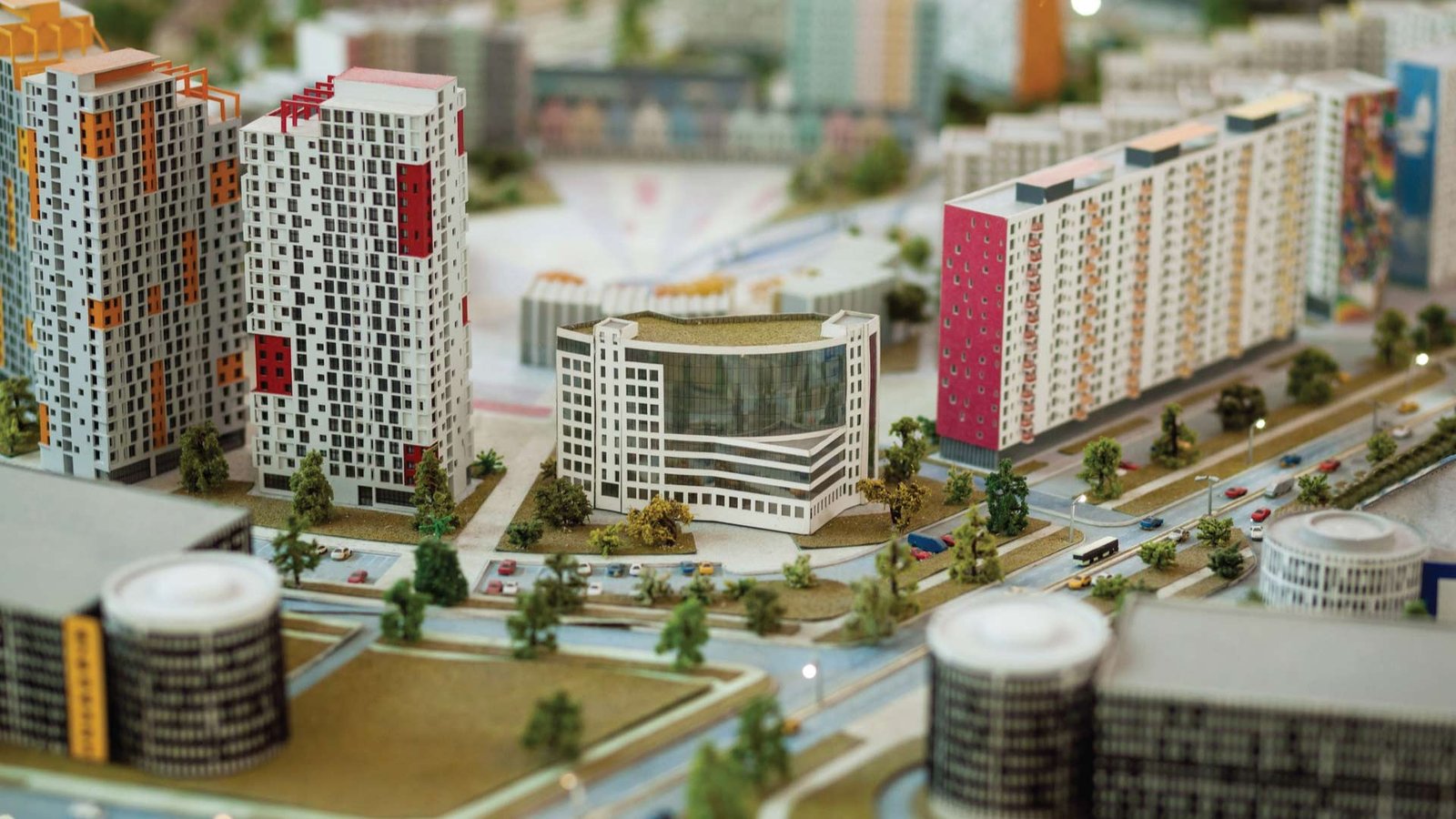Detailed cityscape model highlighting features of Willowbend Apartments-style properties.