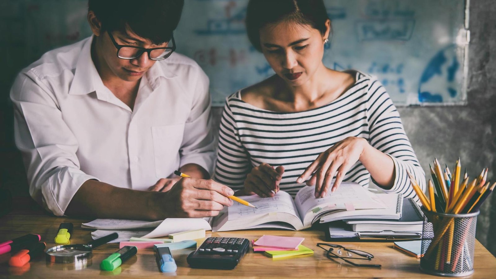 Finimize & Schwab Partner on Investment Education for Investors