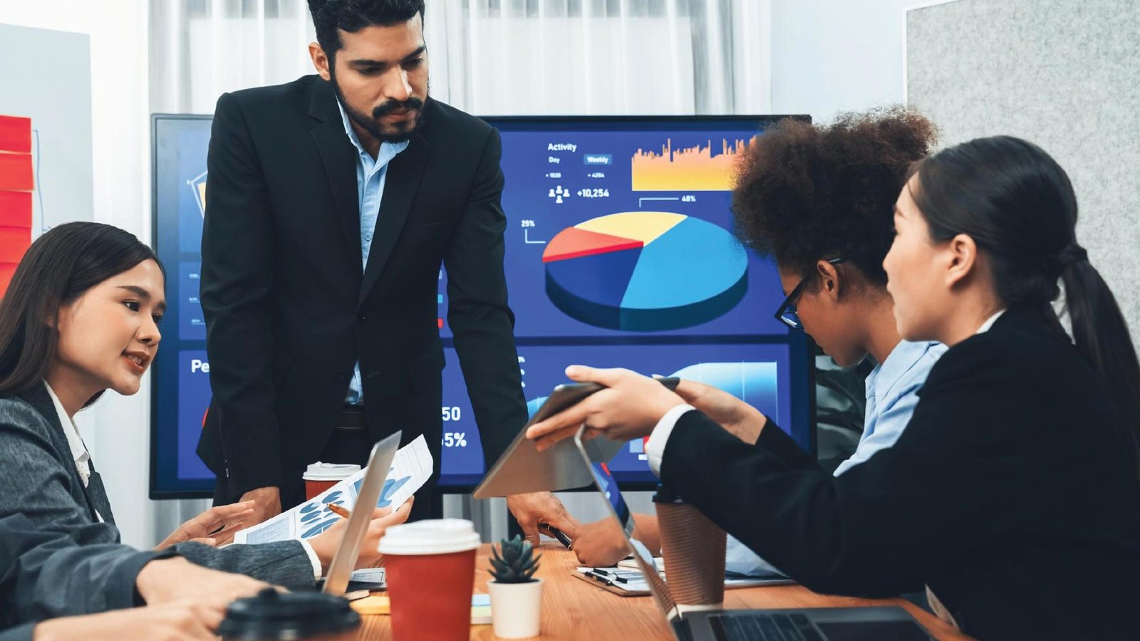 Fusion Connect SVP of Customer Experience honored for outstanding CX leadership.