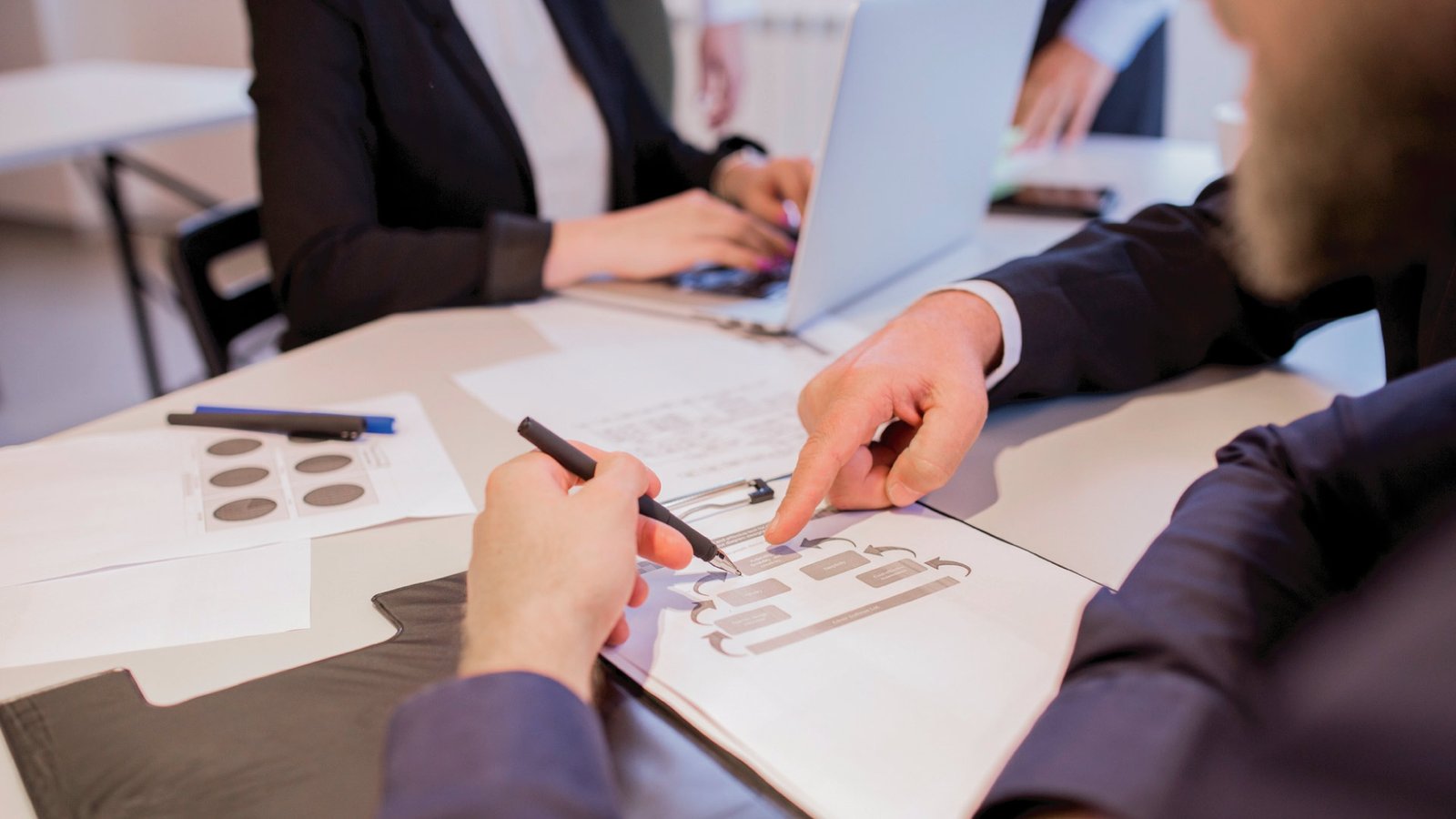 Legal analysis illustrating the limitations of living trusts and the advantages of offshore asset protection planning.