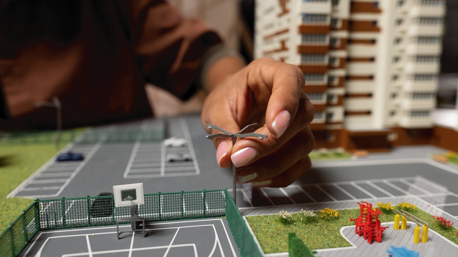 LiuGong unveils E-Intelligence brand at global dealer conference.