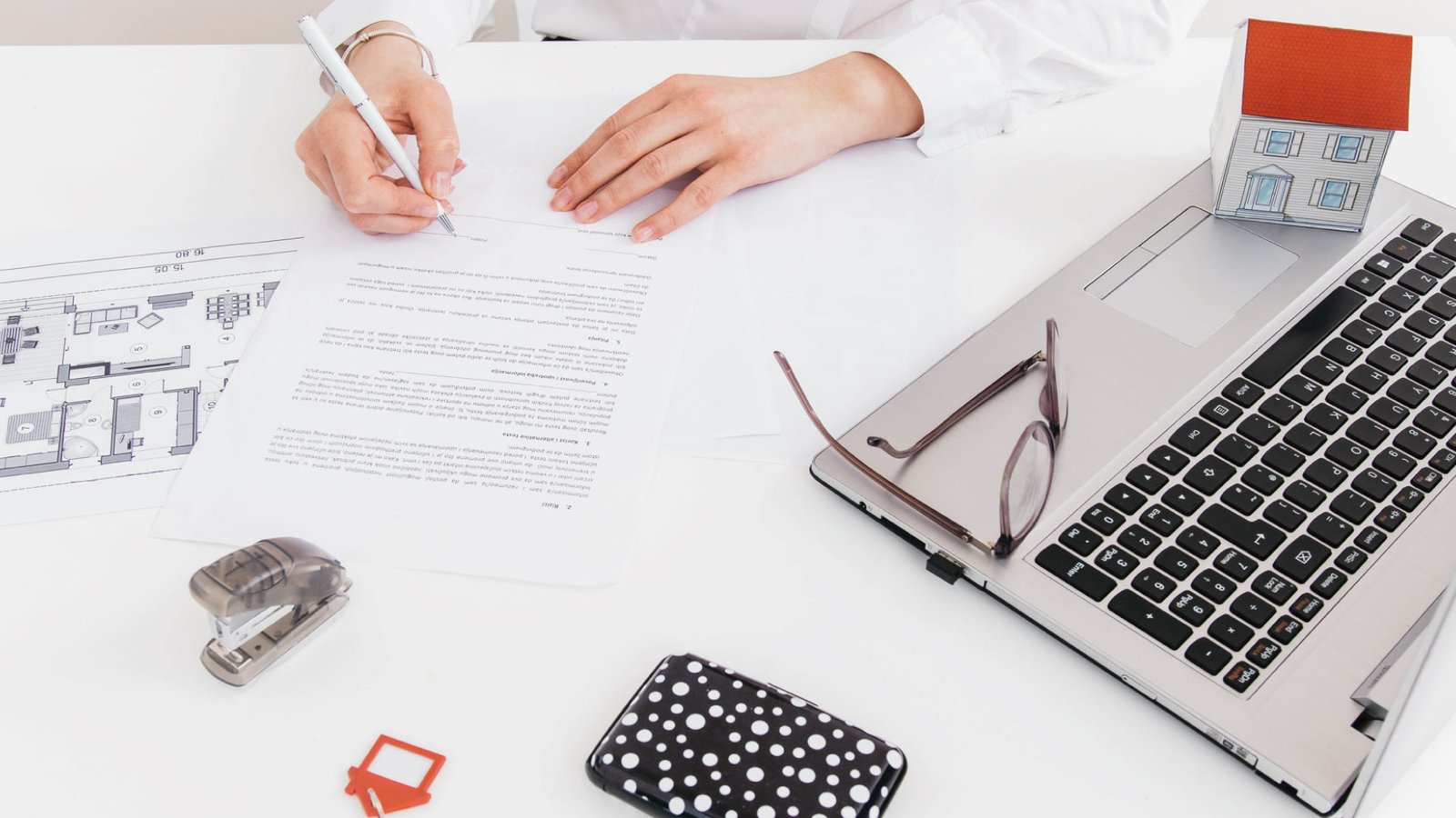 SAFEbuilt experts leads a community development webinar.