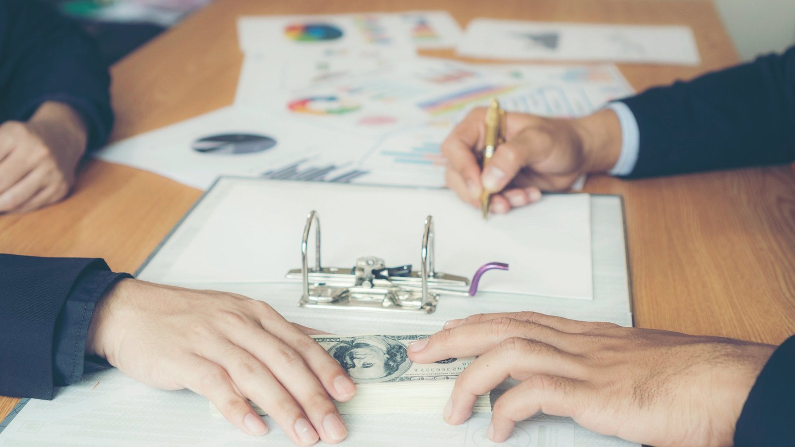 Dokainish & SaudConsult formalize strategic partnership in Saudi Arabia.