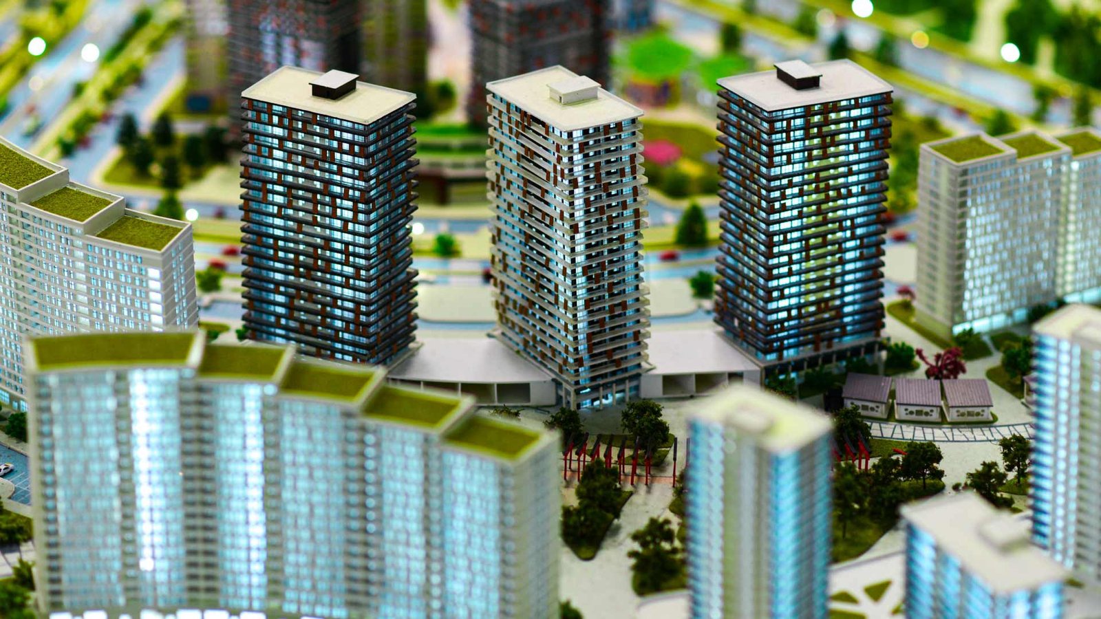 JLL announces Americas Leasing Advisory leadership transition with 2 new appointments.