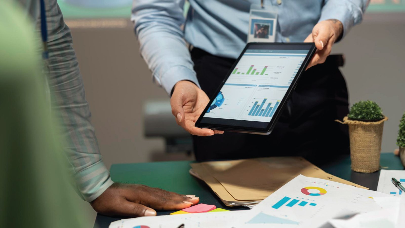 Miami skyline reflecting South Florida’s 361 ultra-luxury $10M+ home sales in 2025.