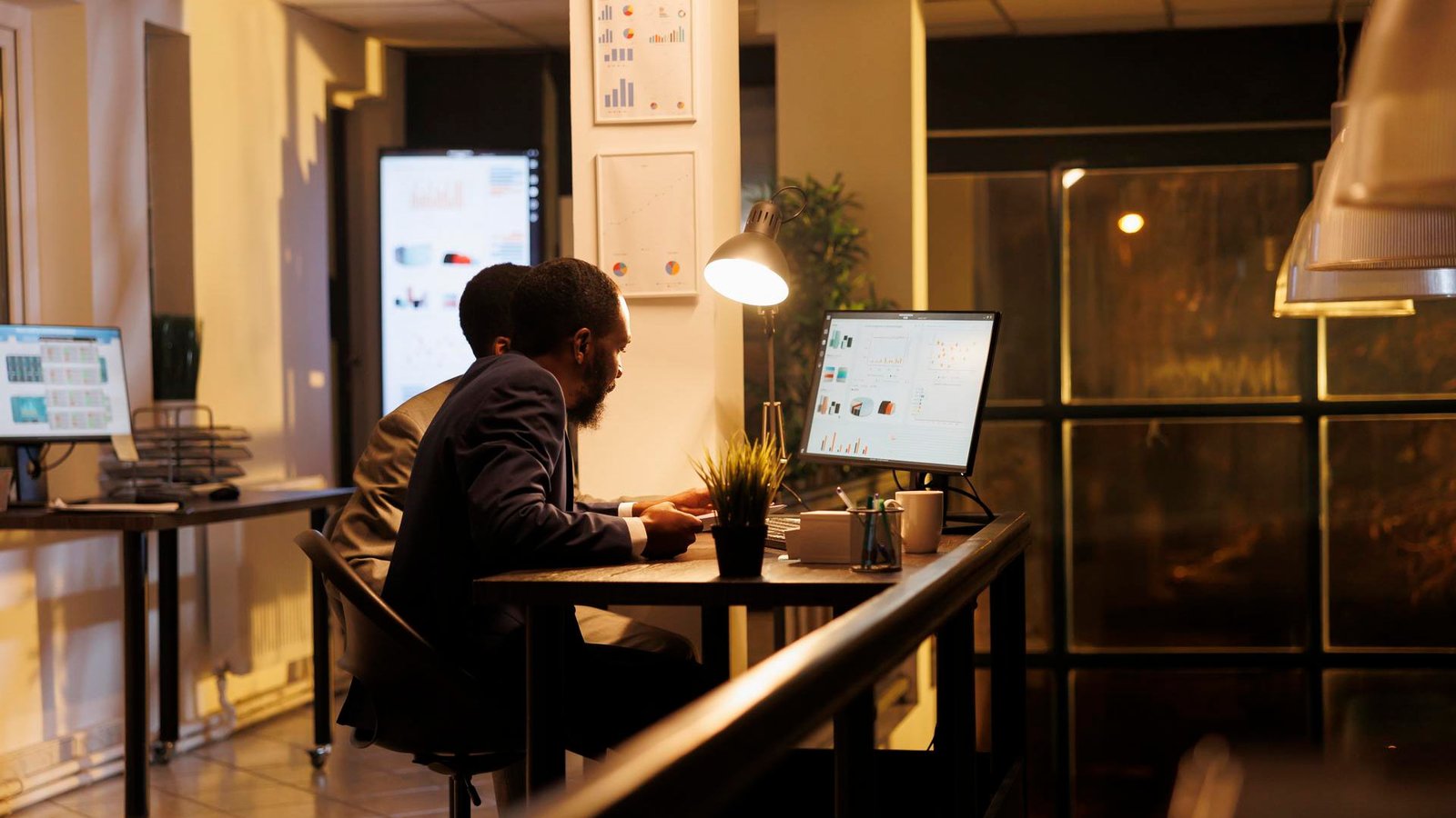 The Night Shift Revolution: AI Takes Over Hotel Front Desks